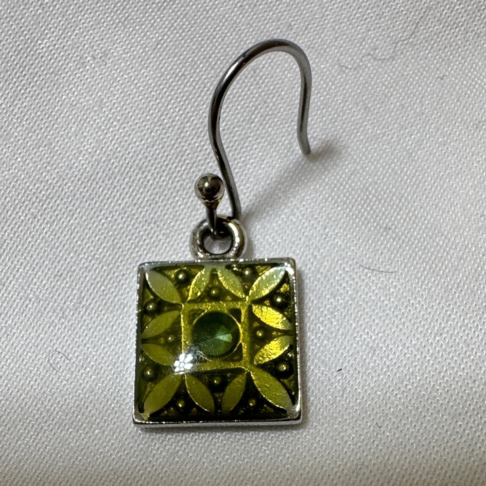 Elegant Green Square Earrings - Picture 4 of 6